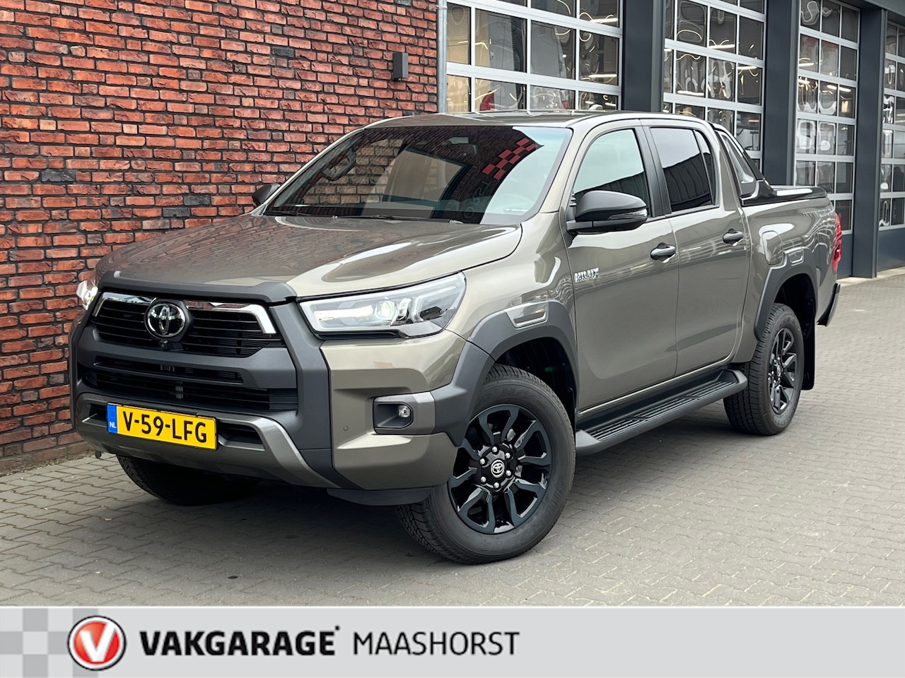 Toyota HiLux - 2.8 D-4D Hybrid Professional BPM-Vrij 360°Camera/Adapt.Cruise/LaneAss./PDC/LED/DAB/Clima/N - AutoWereld.nl