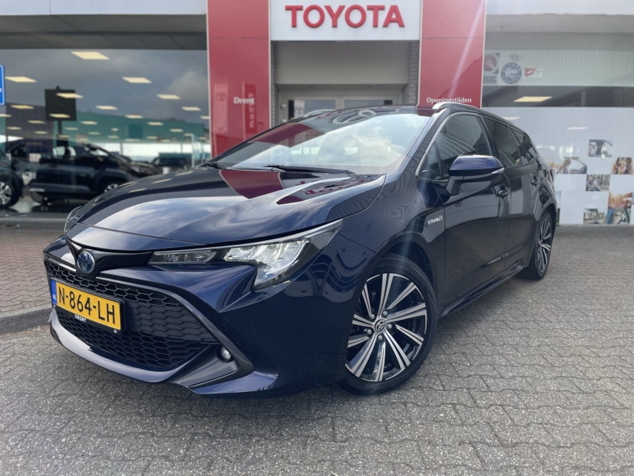 Toyota Corolla Touring Sports - 1.8 Hybrid Business Plus | Trekhaak | Keyless Entry/Start | Stoe - AutoWereld.nl