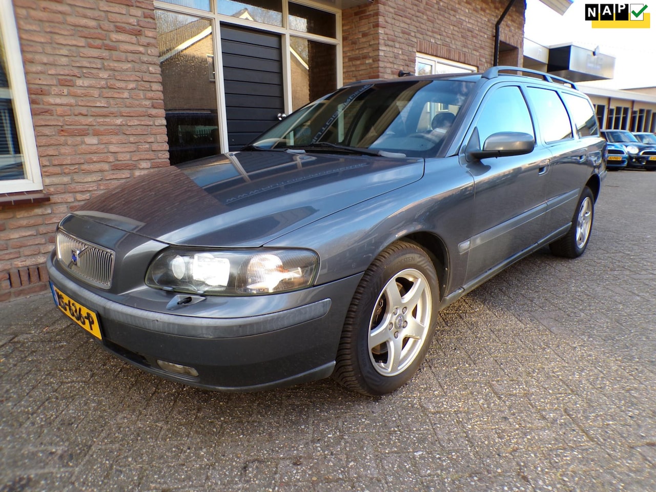 Volvo V70 - 2.5 T AWD 2.5 T AWD - AutoWereld.nl