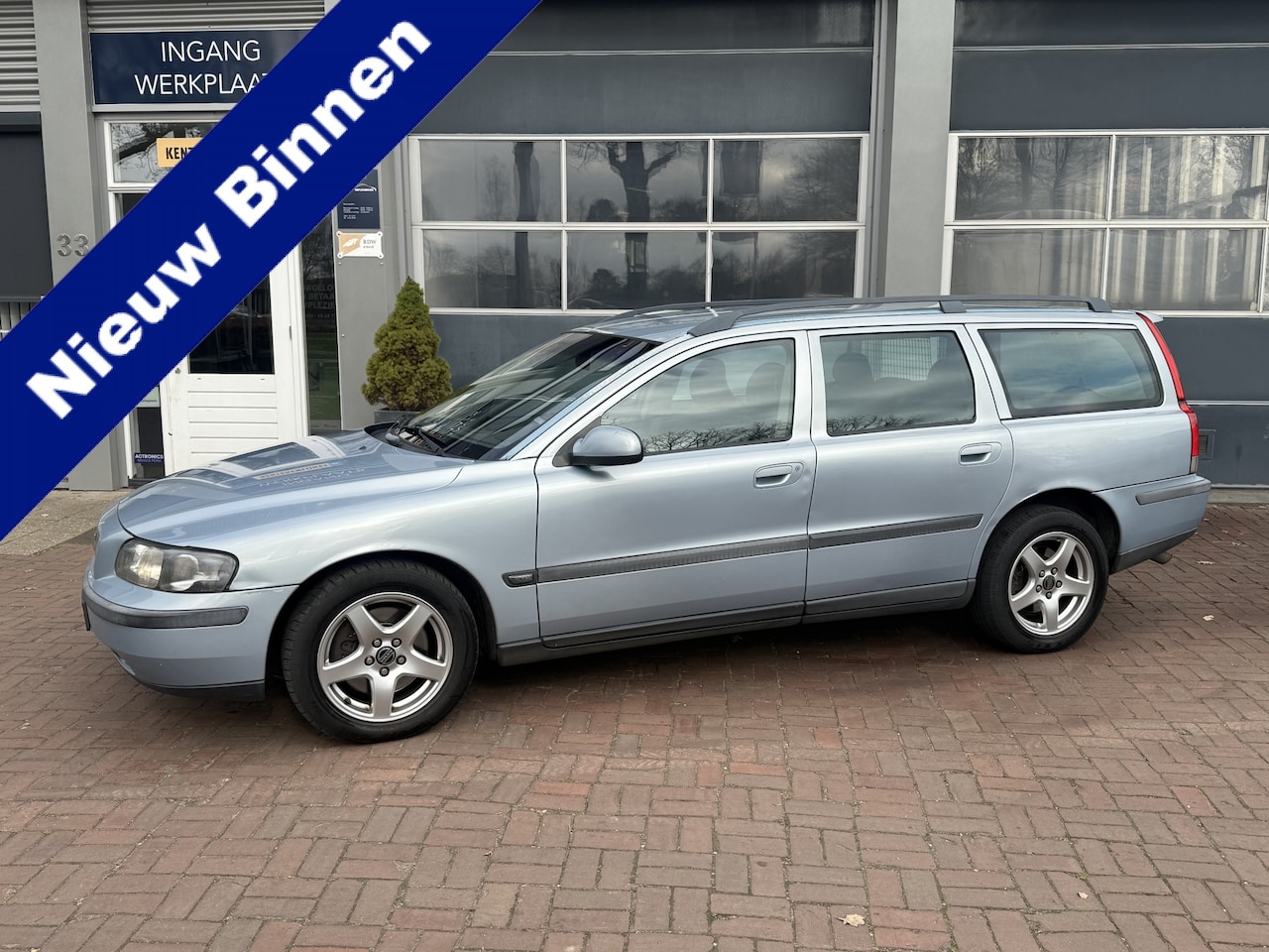 Volvo V70 - 2.4 T Geartr. C.L. Automaat,Clima,Trekhaak,Cv Inruil koopje !! - AutoWereld.nl