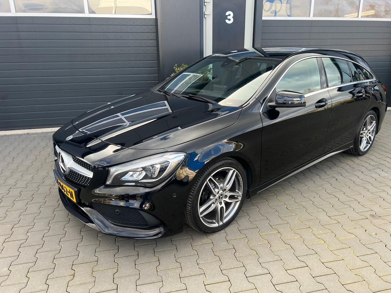 Mercedes-Benz CLA-klasse Shooting Brake - 180 AMG Upgrade Edition - AutoWereld.nl