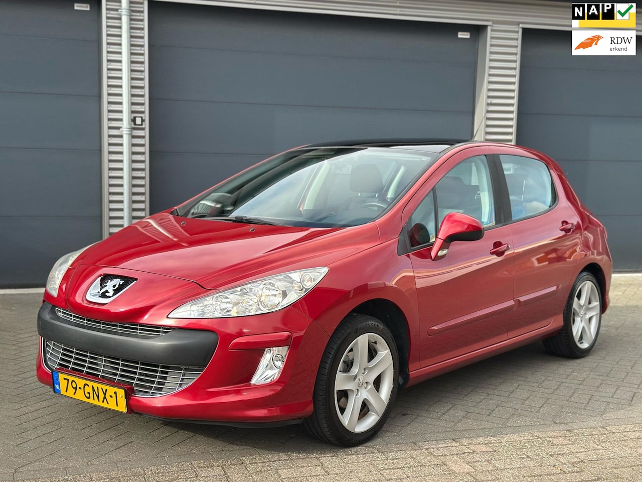 Peugeot 308 - 1.6 VTi XS 1.6 VTi XS, panoramadak, trekhaak, navigatie, vele opties, Nederlandse auto met nationale - AutoWereld.nl