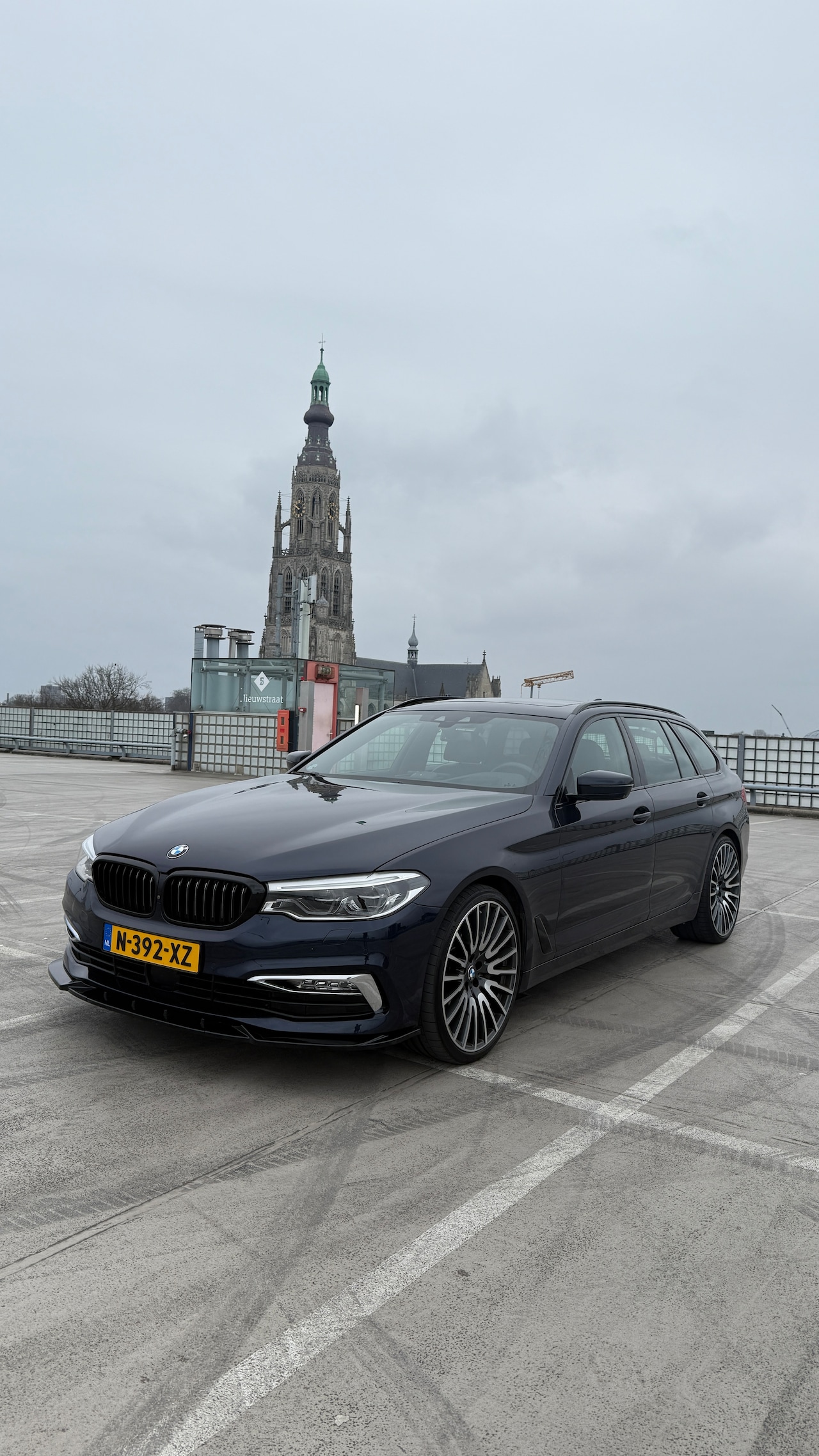 BMW 5-serie Touring - 540i xDrive High Executive ✅ INCLUSIEF BMW Service Inclusive t/m 09/2027 (de reguliere geplande onderhoudskosten zijn - AutoWereld.nl