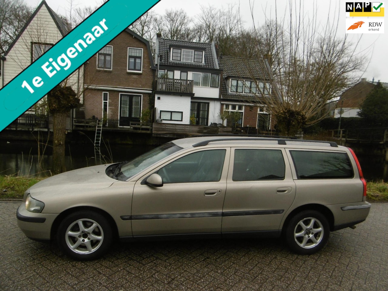 Volvo V70 - 2.4 Comfort Leder Clima Trekhaak 1800kg Youngtimer - AutoWereld.nl