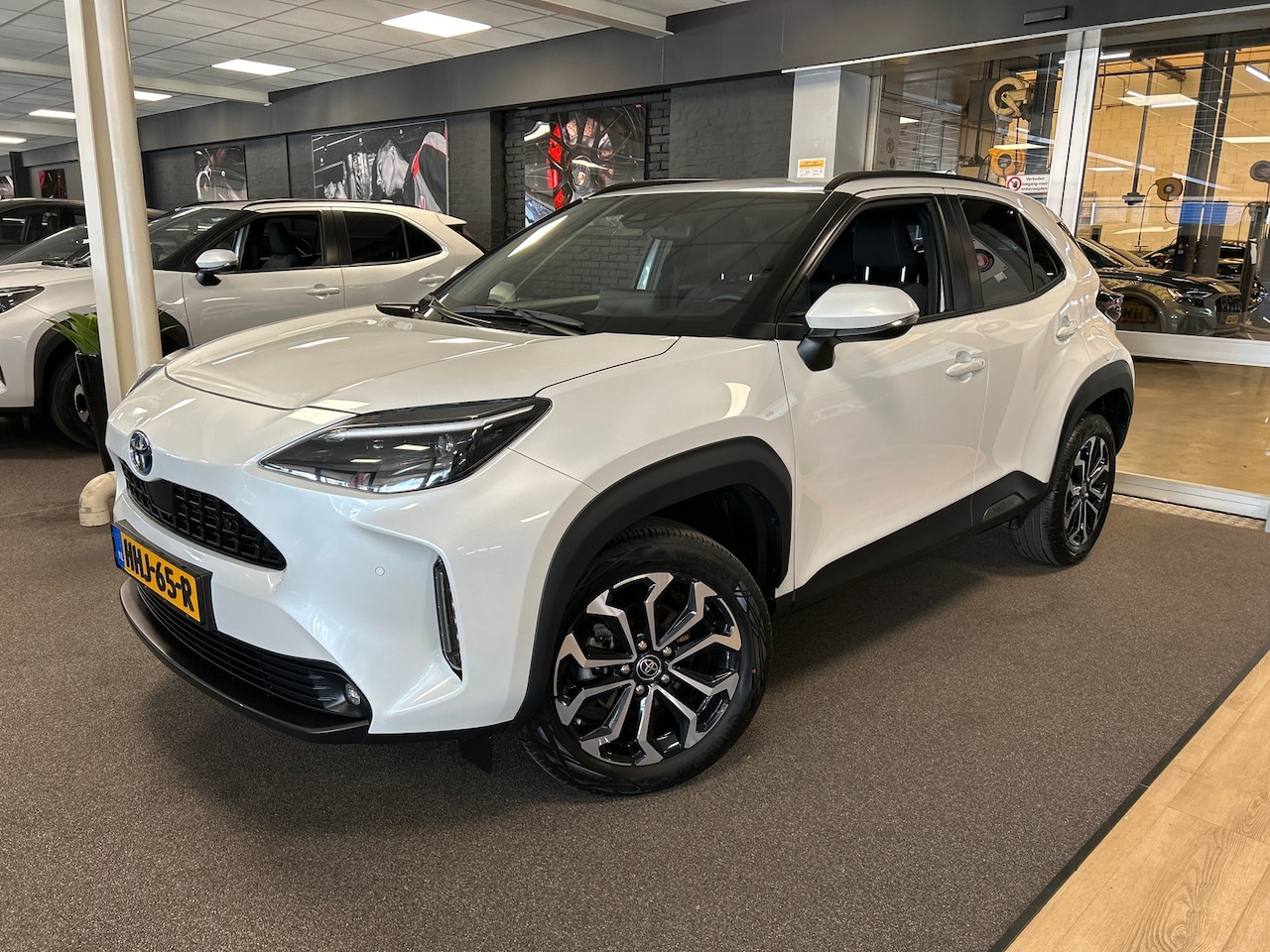 Toyota Yaris Cross - 1.5 Hybrid Dynamic / Navigatie / Cruise-control / pdc / camera - AutoWereld.nl