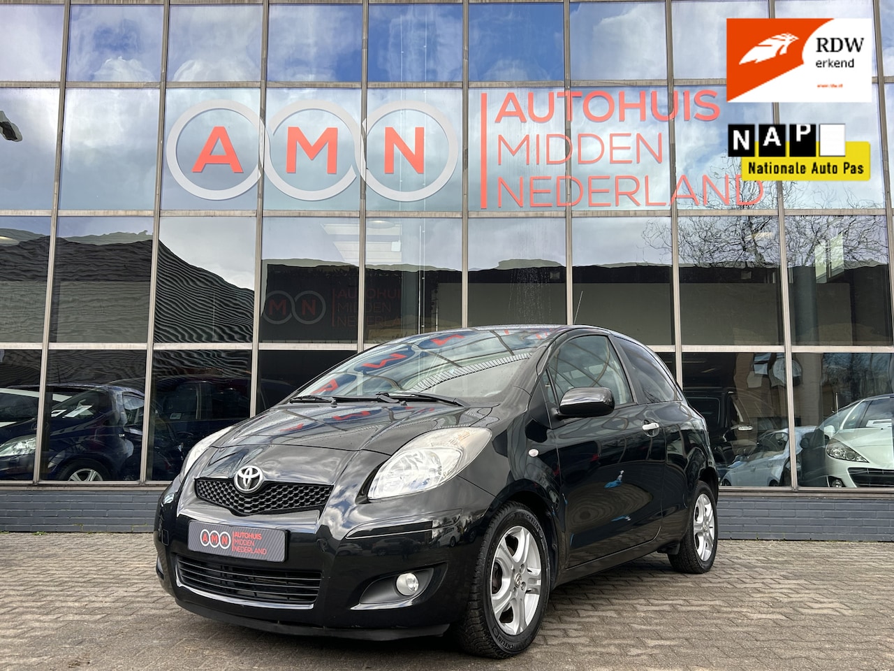 Toyota Yaris - 1.3 VVT-i Aspiration Start/Stopsysteem,Elekpakket,Airco,LMV16” - AutoWereld.nl