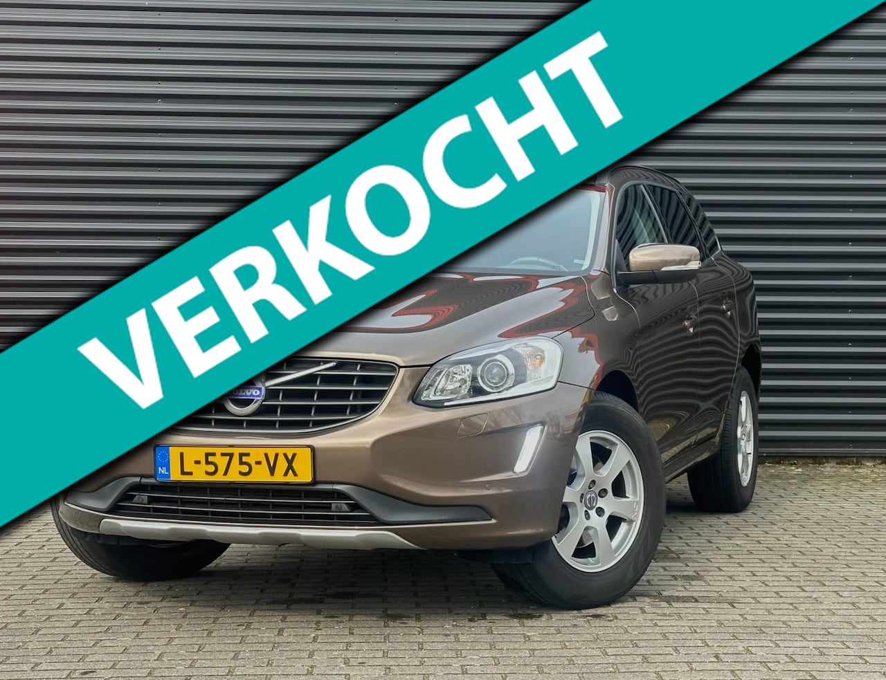 Volvo XC60 - 2.0 T5 FWD Summum | Automaat | Airco | Cruise | Trekhaak | 17 '' lichtmetalen velgen | NAP - AutoWereld.nl