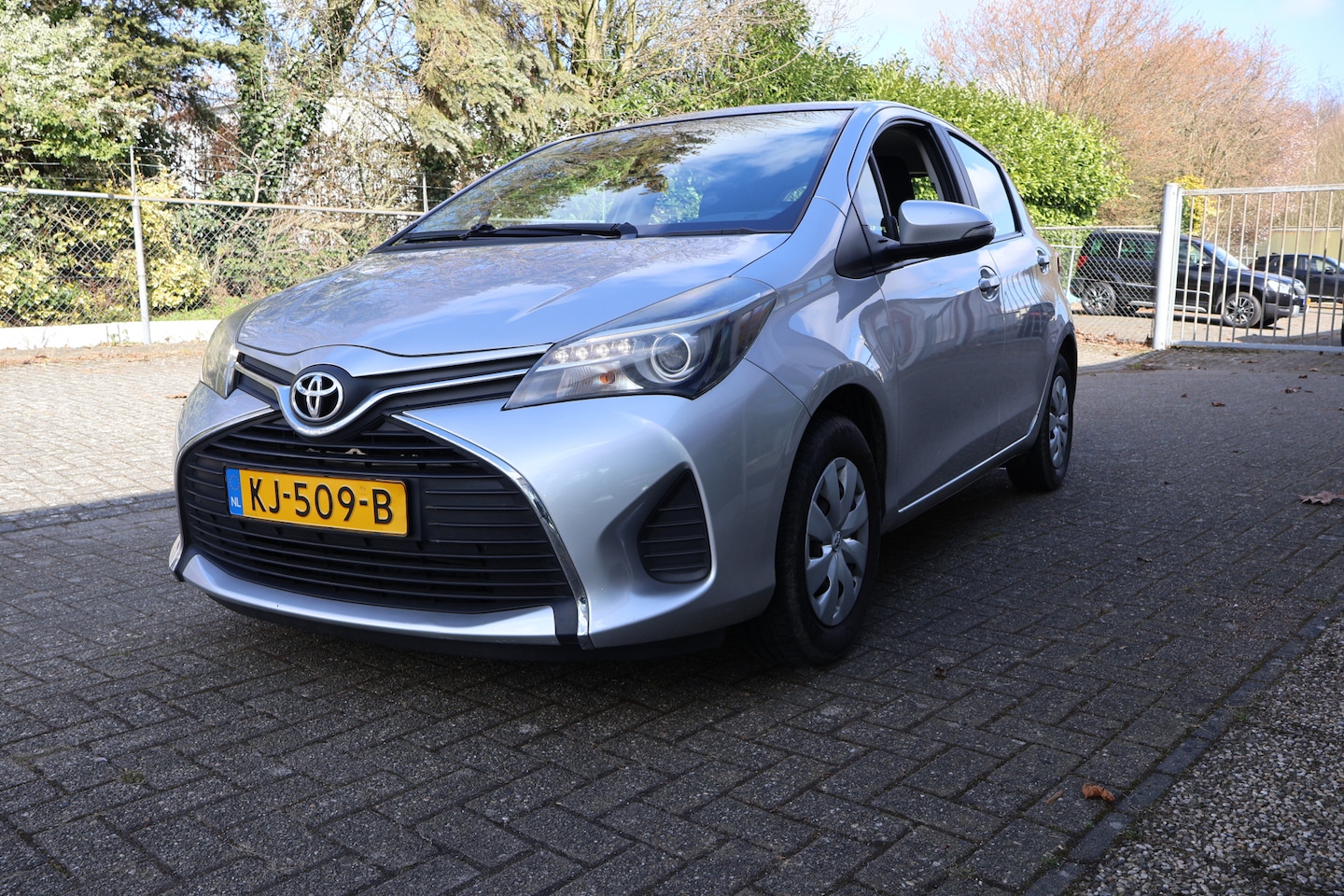 Toyota Yaris - 1.0 VVT-i Business Plus 1.0 VVT-i Business Plus - AutoWereld.nl