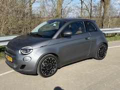 Fiat 500 - Icon by Gucci 42 kWh 500 E 17" LM Diamond Cut, Gucci Logo's, Gucci Cognac Leder Unieke uit