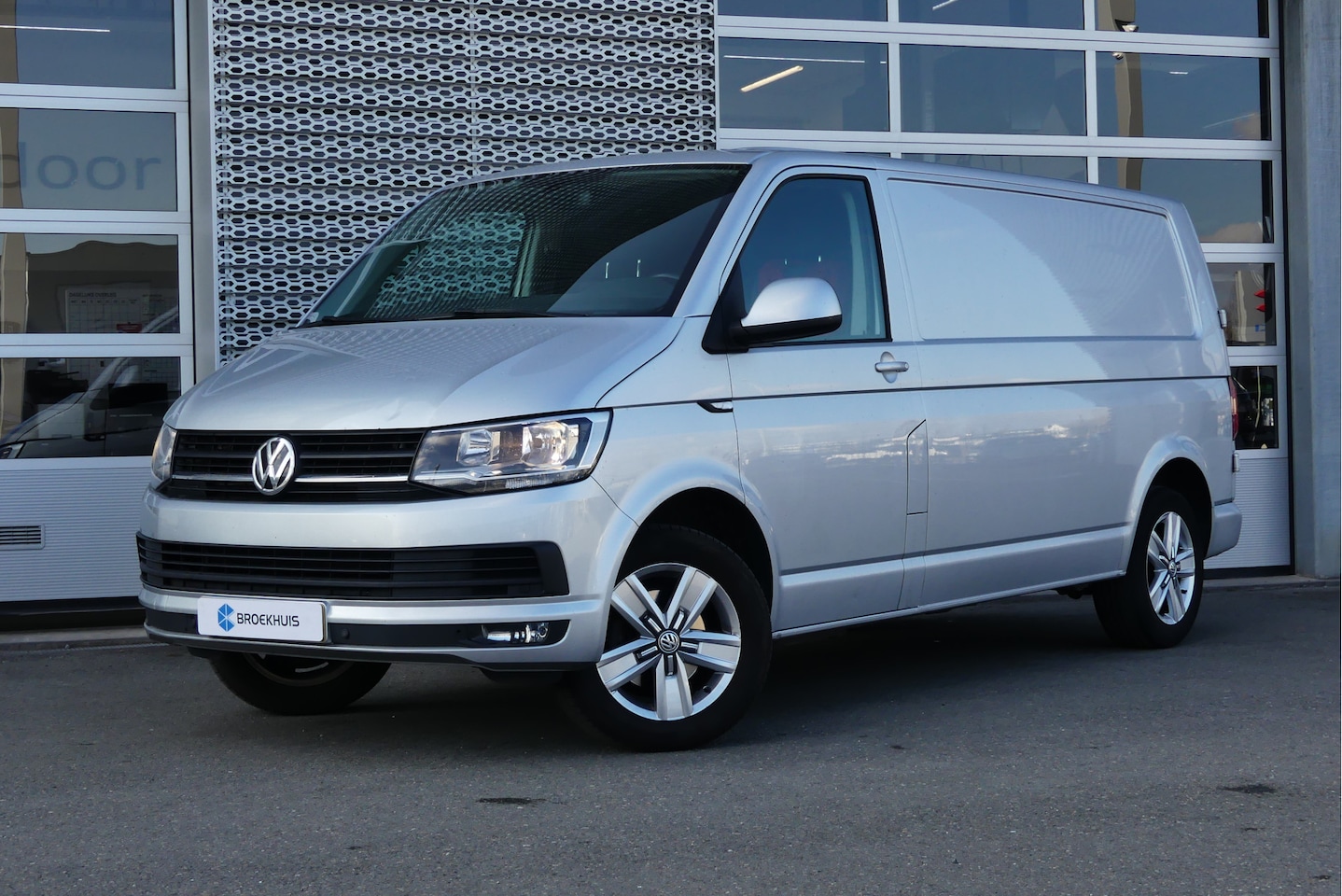 Volkswagen Transporter - 2.0 TDI L2H1 Highline 2.0 TDI L2H1 Highline - AutoWereld.nl