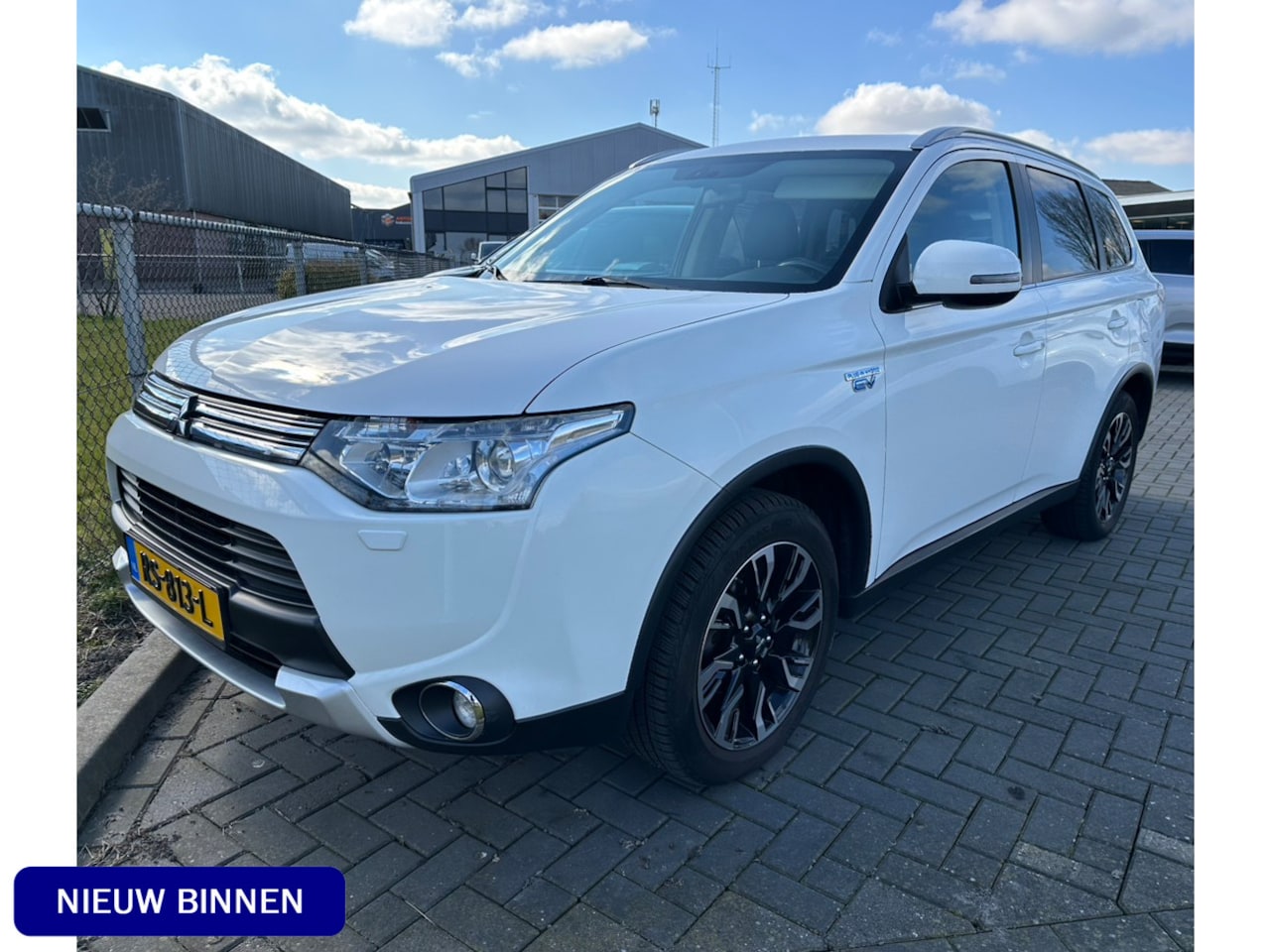 Mitsubishi Outlander - 2.0 PHEV Executive Edition ** Schuifdak ** Navigatie ** Trekhaak - AutoWereld.nl