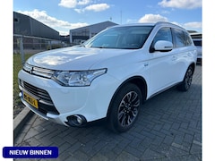 Mitsubishi Outlander - 2.0 PHEV Executive Edition * Schuifdak * Navigatie * Trekhaak