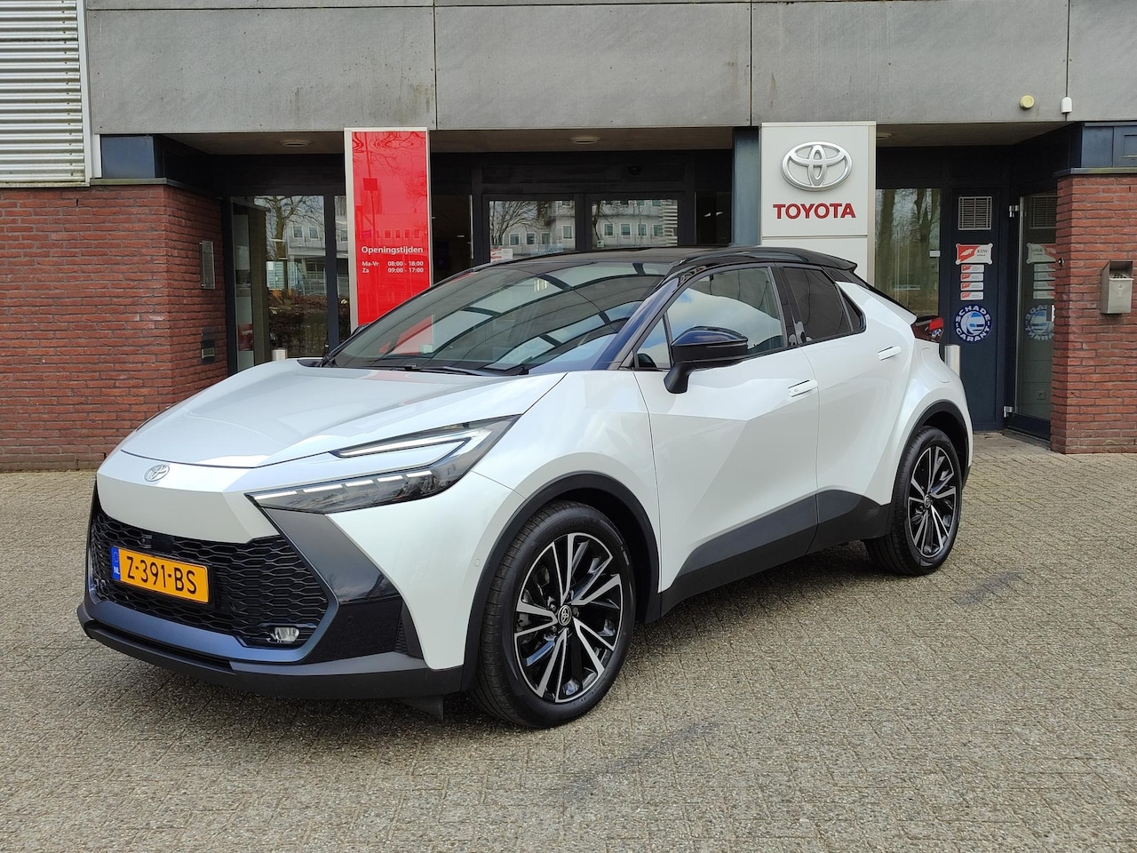 Toyota C-HR - HYBRID 140 EXECUTIVE 360º CAMERA STOELVERW EL-STOEL + GEHEUGEN PARK-SENSOREN NAVI 18' LM-V - AutoWereld.nl