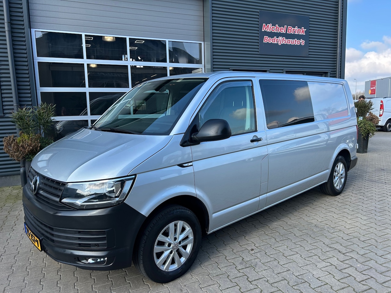 Volkswagen Transporter - 2.0 TDI L2H1 DC Highline 2.0 TDI L2H1 DC Highline - AutoWereld.nl