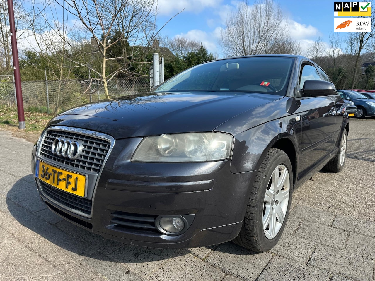 Audi A3 - 1.6 automaat, lm velgen, trekhaak - AutoWereld.nl