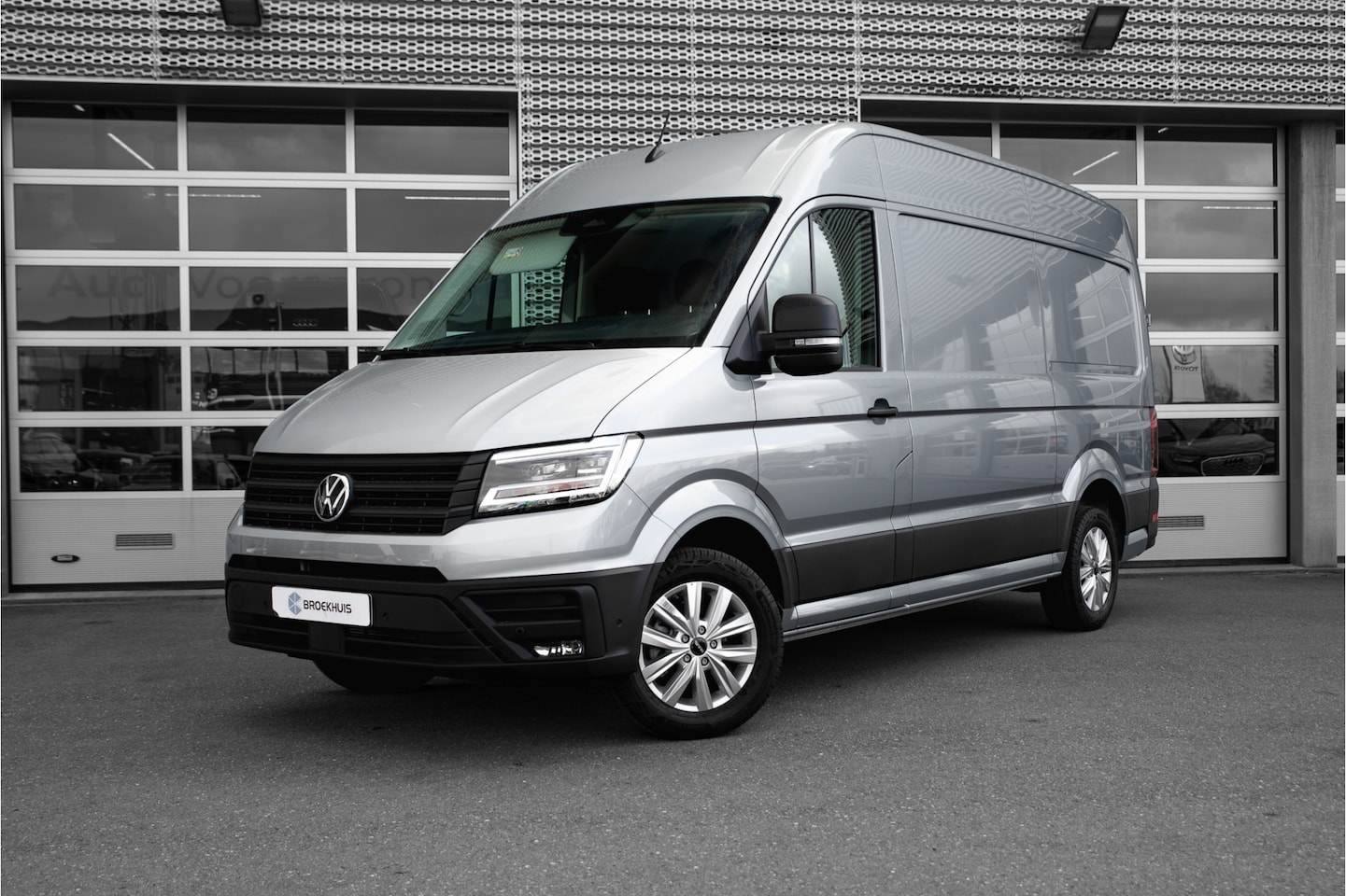 Volkswagen Crafter - 2024 | 140PK | Automaat | Adaptive cruise | Digitaal dashboard | Navigatie | Full Led - AutoWereld.nl