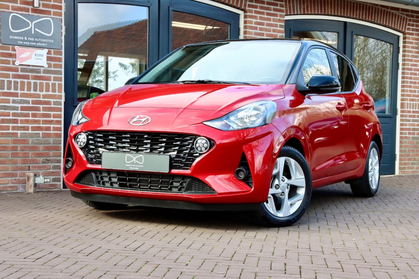 Hyundai i10 - 1.2 Comfort Smart 5-zits | 82 PK | CAMERA | CARPLAY | STUURWIELVERW. | 1E EIGENAAR | NAVIG - AutoWereld.nl