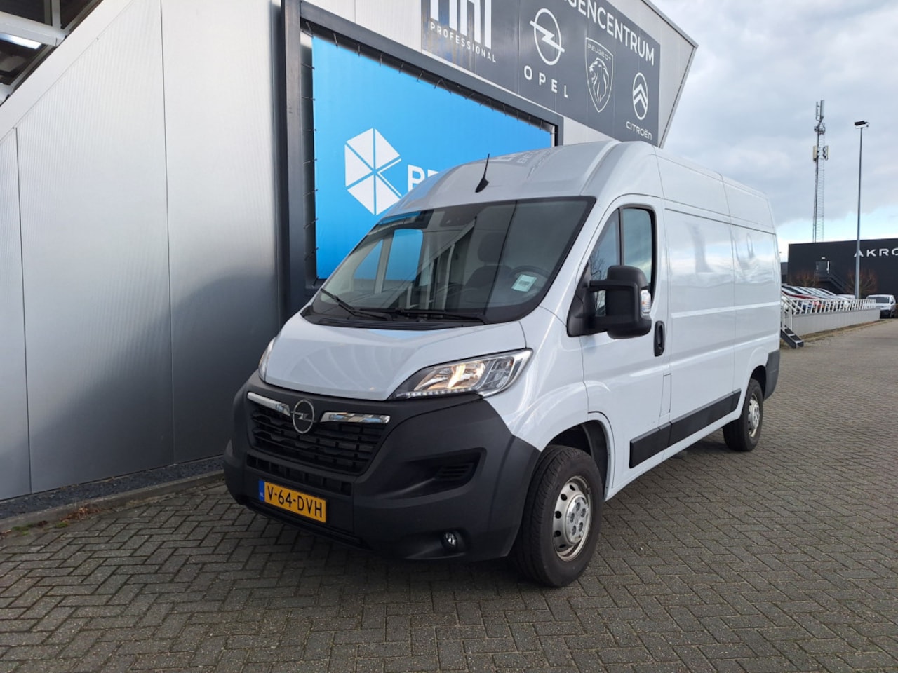 Opel Movano - 2.2D 120pk S&S L2H2 3.3t | Parkeersensoren | Achteruitrijcamera | Cruise Control | 7 " nav - AutoWereld.nl