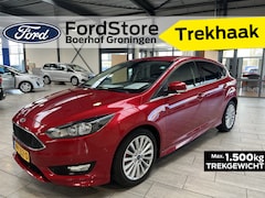 Ford Focus - 1.5 EcoBoost 150 pk Titanium | Trekhaak | Camera | Navi | Clima | Cruise | 4 seiz. banden