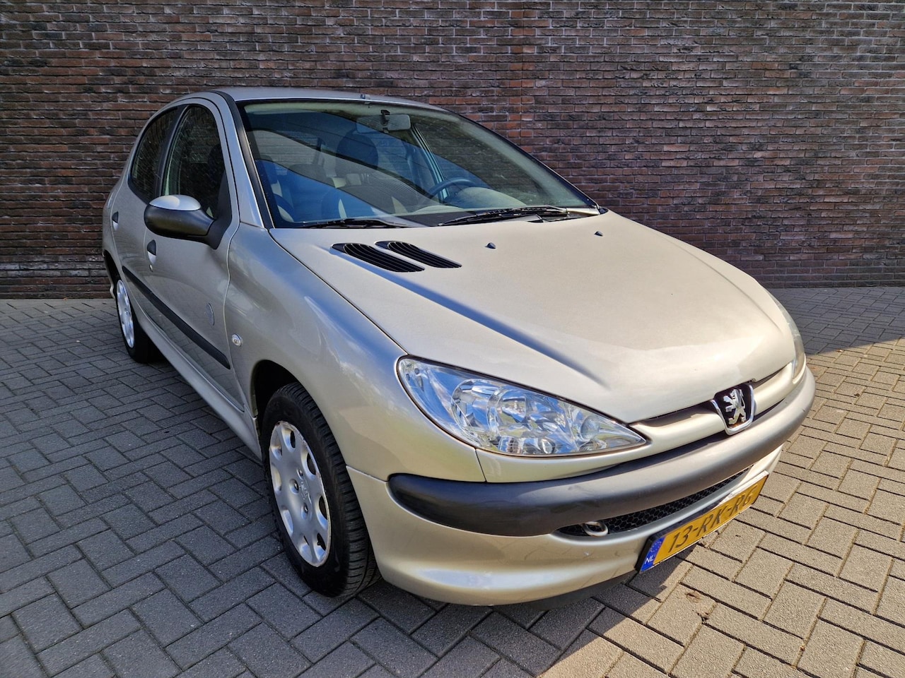 Peugeot 206 - 1.4 X-Design APK automaat airco 5 deurs UNIEK - AutoWereld.nl