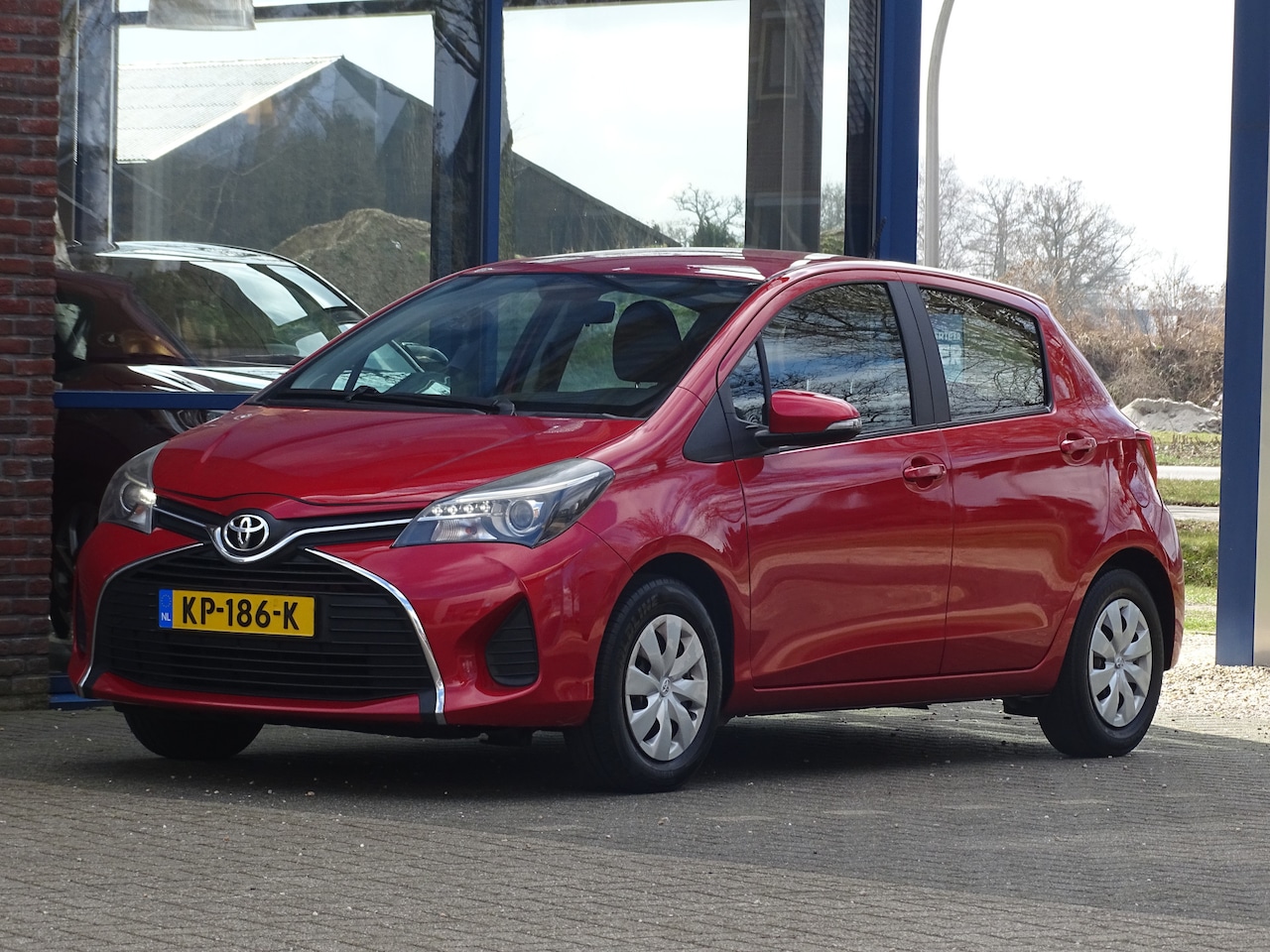 Toyota Yaris - 1.0 VVT-i Business Plus CAMERA NAVI TREKHAAK - AutoWereld.nl