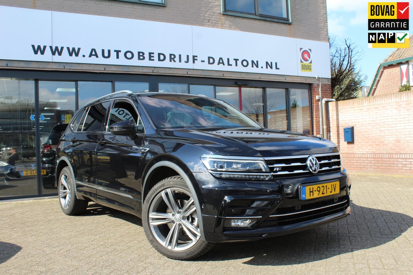 Volkswagen Tiguan Allspace - 1.5 TSI Highline ORIG. NL R-LINE / 7 P/ PANO - AutoWereld.nl