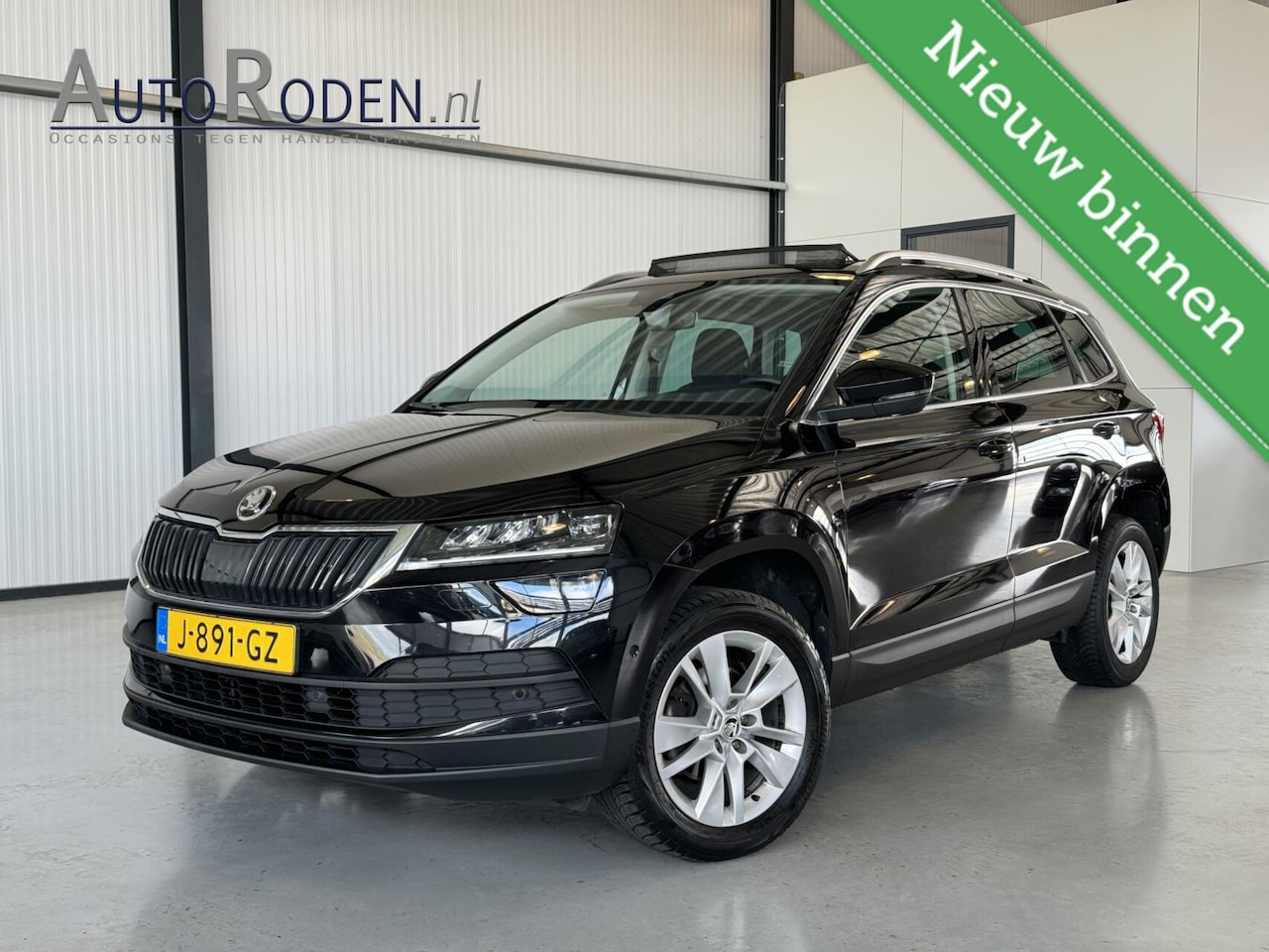 Skoda Karoq - 1.5 TSI ACT Business Edition Style|Panoramadak|Camera|Trekhaak| - AutoWereld.nl