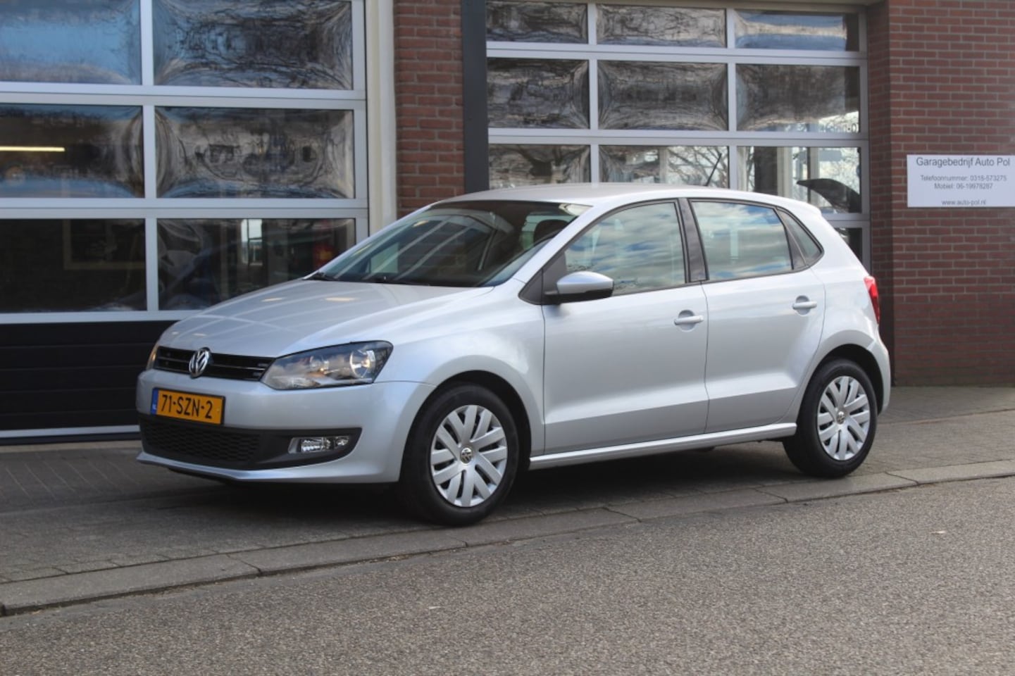 Volkswagen Polo - 1.2 TSI COMFORTLINE  LAGE KM.STAND / TREKHAAK / C.C / AIRCO - AutoWereld.nl