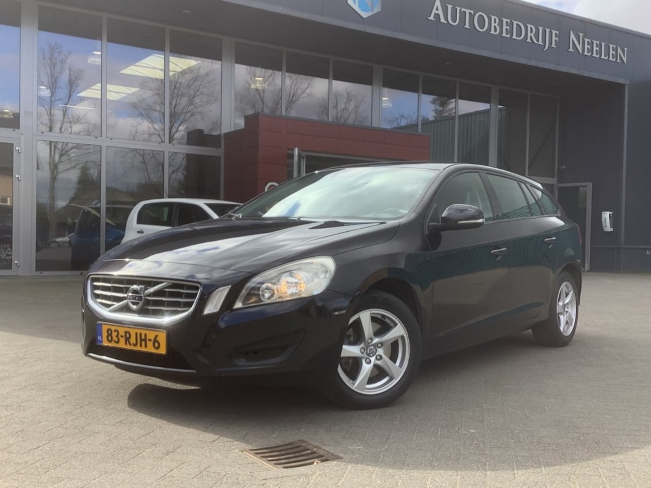 Volvo V60 - 1.6 T4 Kinetic 1.6 T4 Kinetic - AutoWereld.nl