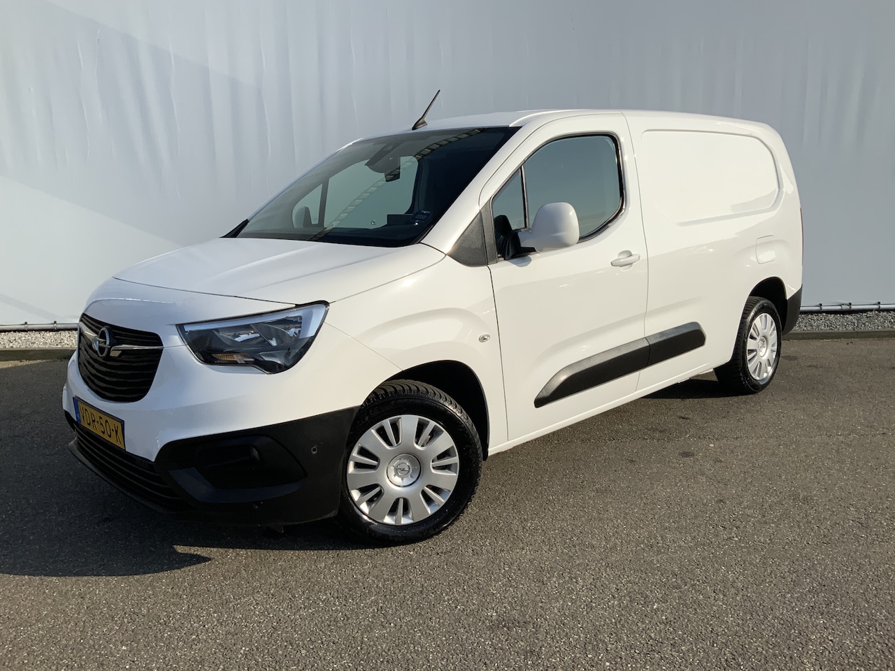 Opel Combo - 1.5D L2H1 Edition Automaat Cruise Navi Airco Winter Banden & Zomer Banden Extra Euro 6 - AutoWereld.nl