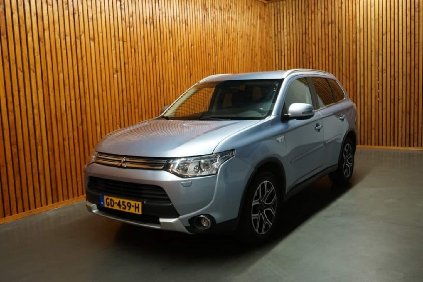 Mitsubishi Outlander - 2.0 PHEV 4WD EXECUTIVE EDITION AUTOMAAT - AutoWereld.nl