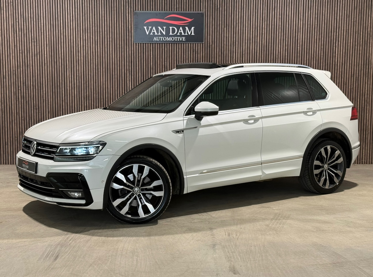 Volkswagen Tiguan - 2.0 TDI 4Motion 3xR-Line 2019 LED PANO LEDER VIRTUAL - AutoWereld.nl