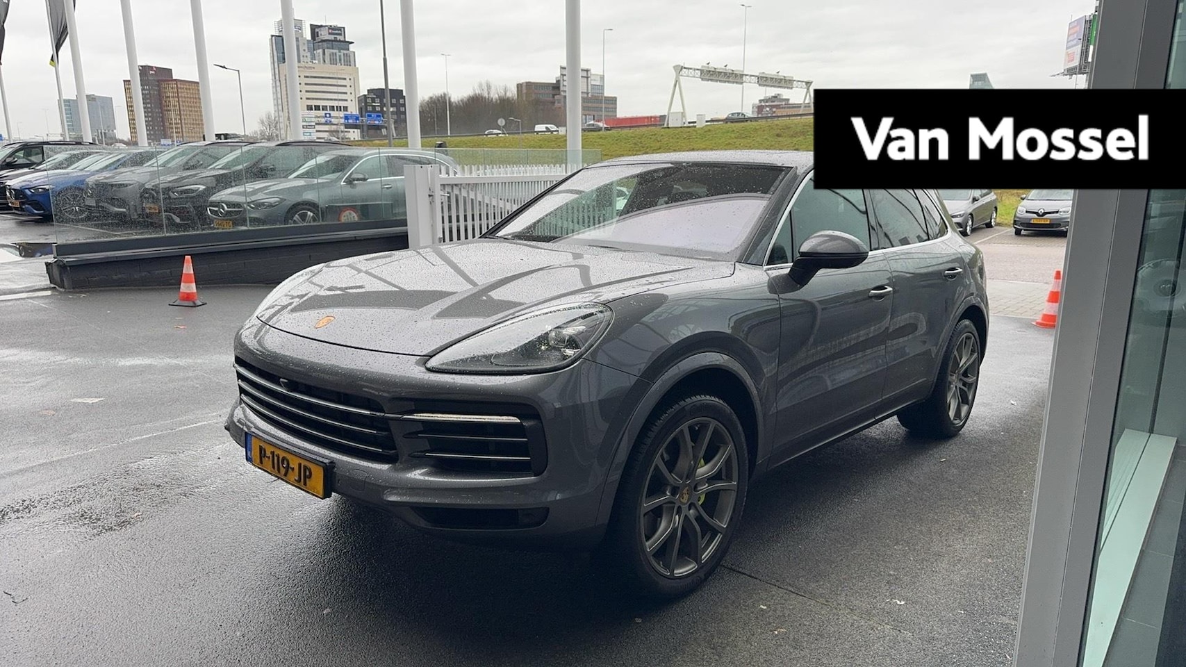 Porsche Cayenne - 3.0 E-Hybrid | SPORTCHRONO | PANORAMA/SCHUIF-KANTELDAK | PASM LUCHTVERING | LEDER BI COLOR - AutoWereld.nl