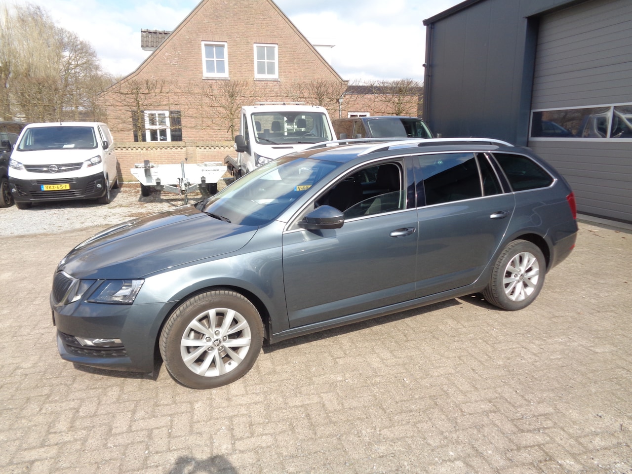 Skoda Octavia Combi - 1.0 TSI Greentech Ambition Business Automaat, Ecc, Navigatie, Carplay/android, PDC,LM velg - AutoWereld.nl