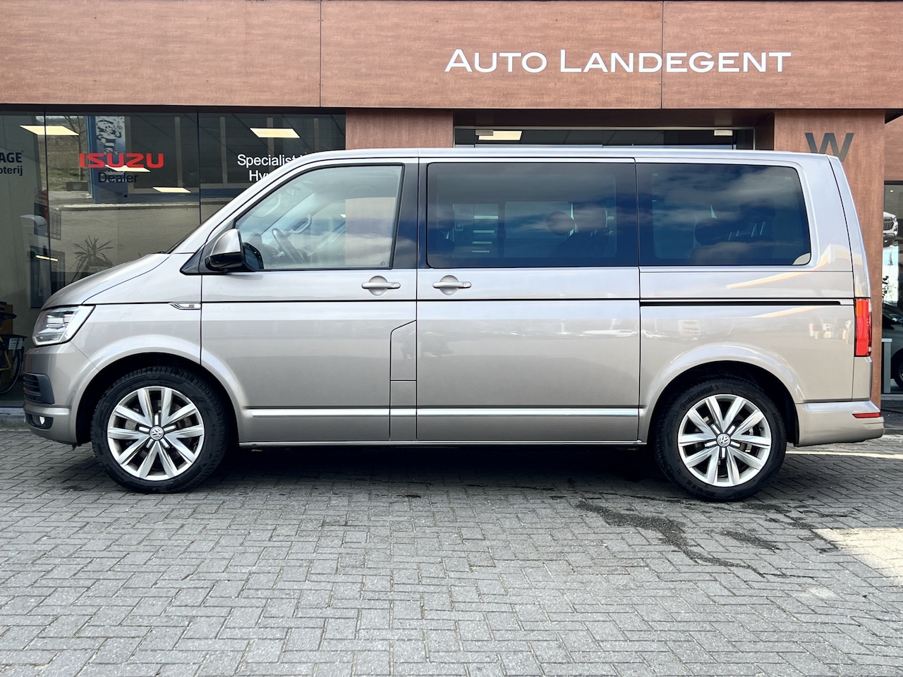 Volkswagen Transporter Multivan - 2.0 TDI L1H1 4Motion Highline - DSG automaat | 7 zits. | Apple/ Android carplay - AutoWereld.nl