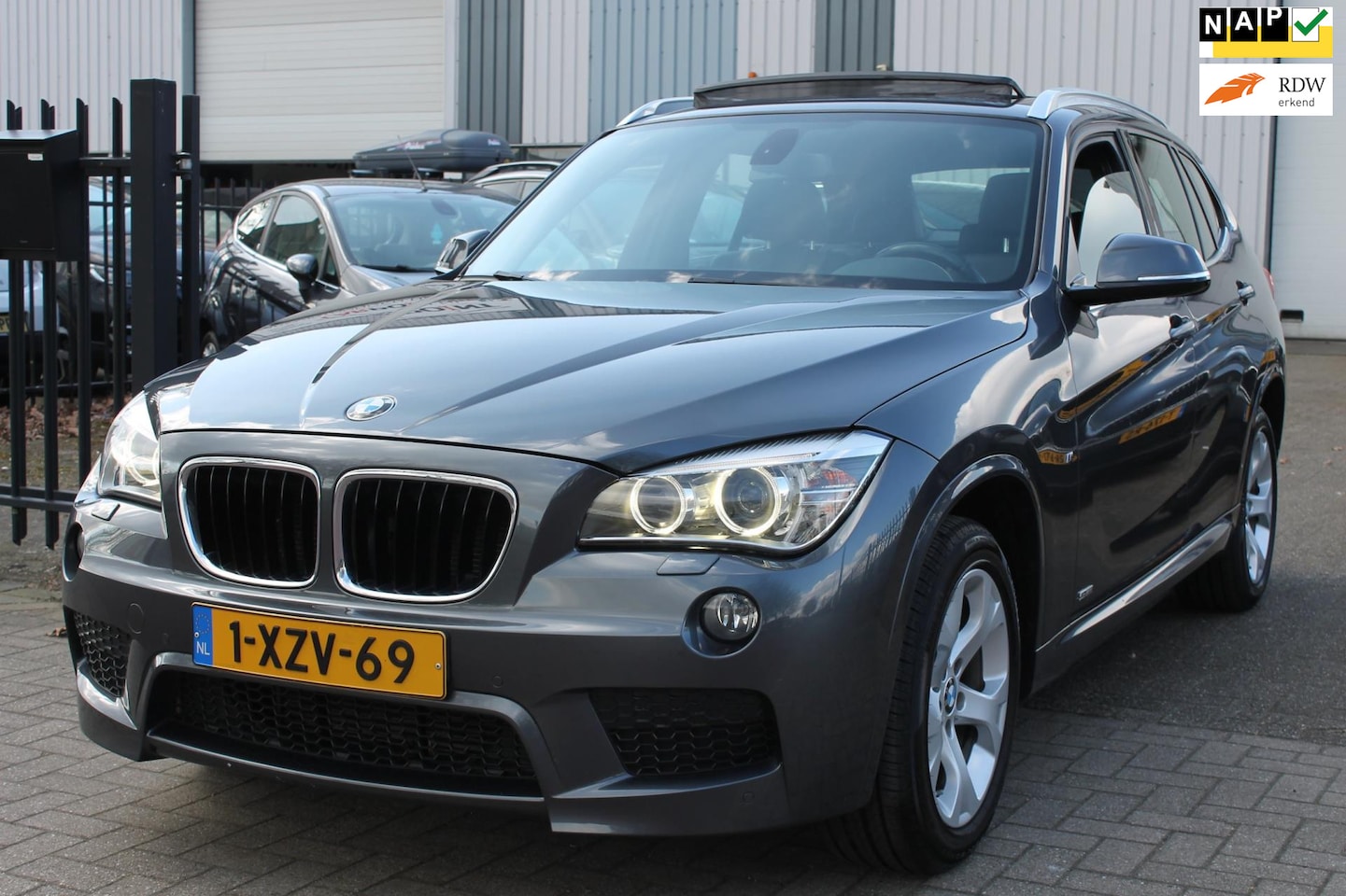 BMW X1 - SDrive20i High Executive M-Sport Pano Trekhaak! - AutoWereld.nl