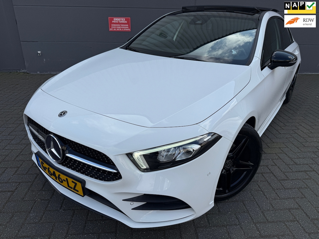 Mercedes-Benz A-klasse - 200 Business Solution AMG*OPENDAK*CAMERA*STOEL VERWARMING*FUUL OPTIE*NEWAPK*APPLE CARPLAY* - AutoWereld.nl