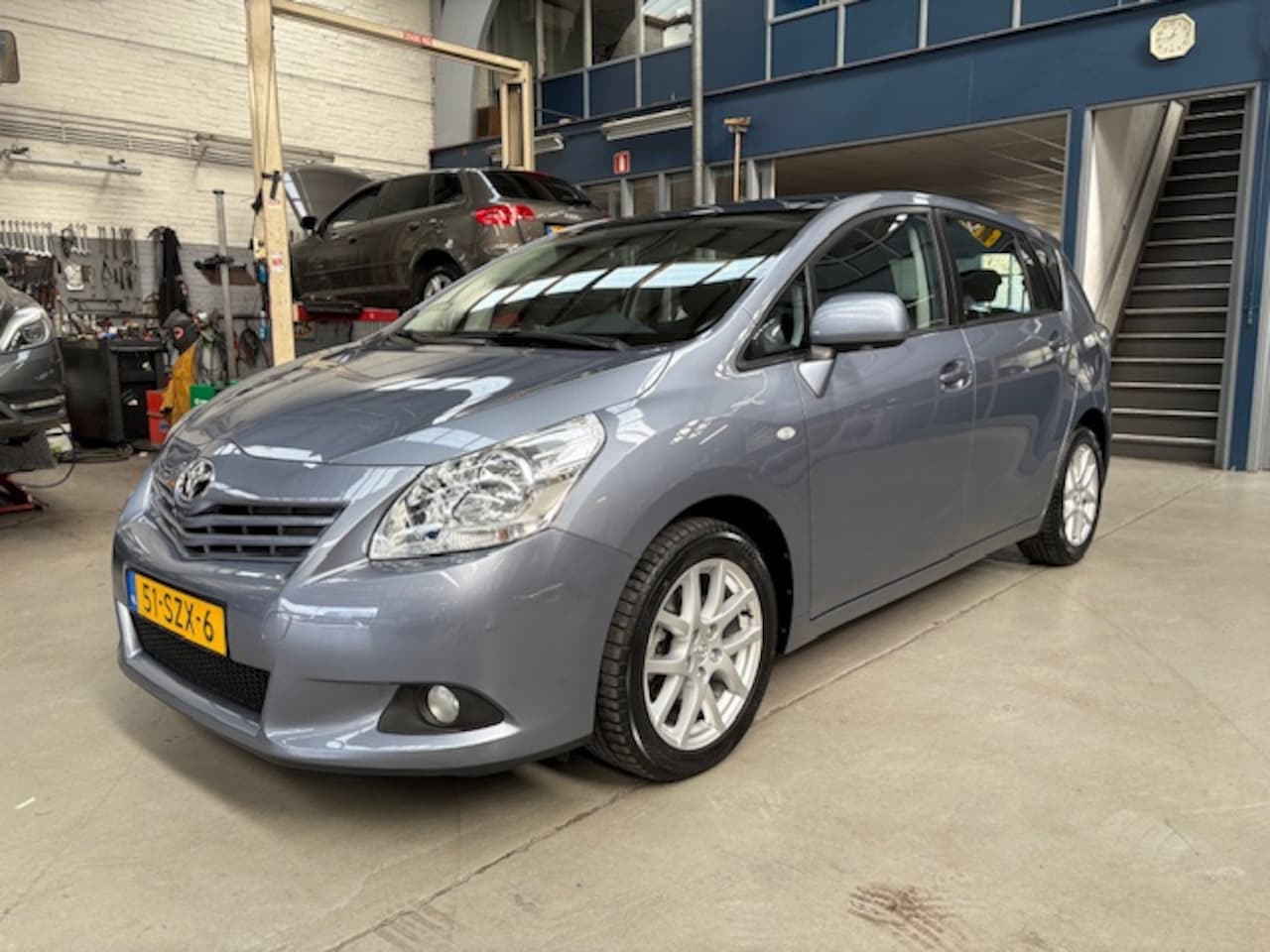 Toyota Verso - 1.8 VVTI BUSINESS CVT AUTOMAAT | Navigatie | Afn. Trekhaak | Cruise control | Panoramadak - AutoWereld.nl