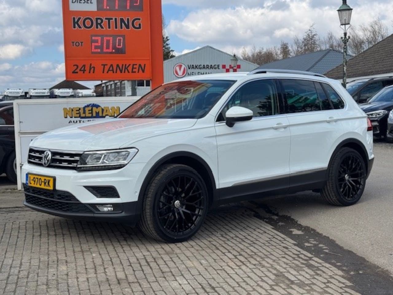 Volkswagen Tiguan - 1.5 150pk AUTOMAAT 20INCH NAVI RIJKLAAR - AutoWereld.nl