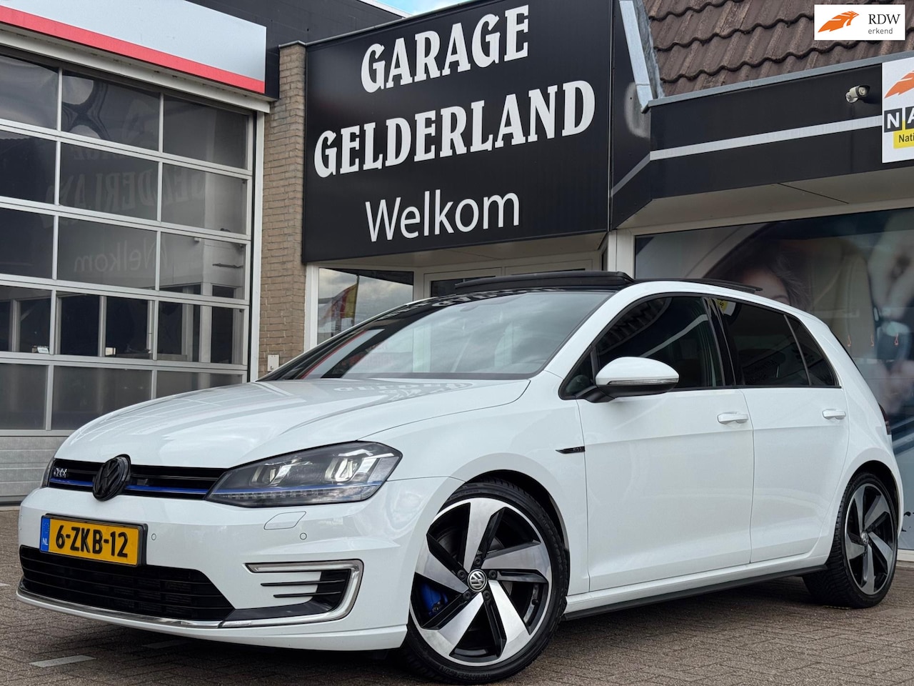 Volkswagen Golf - 1.4 TSI GTE | Pano | Navi | Trekhaak | Cruise | Climate | Pdc | Full-Option's - AutoWereld.nl