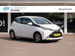 Toyota Aygo - 1.0 VVT-i 69pk x-play | Airco | App Connect | Camera | 15" velgen