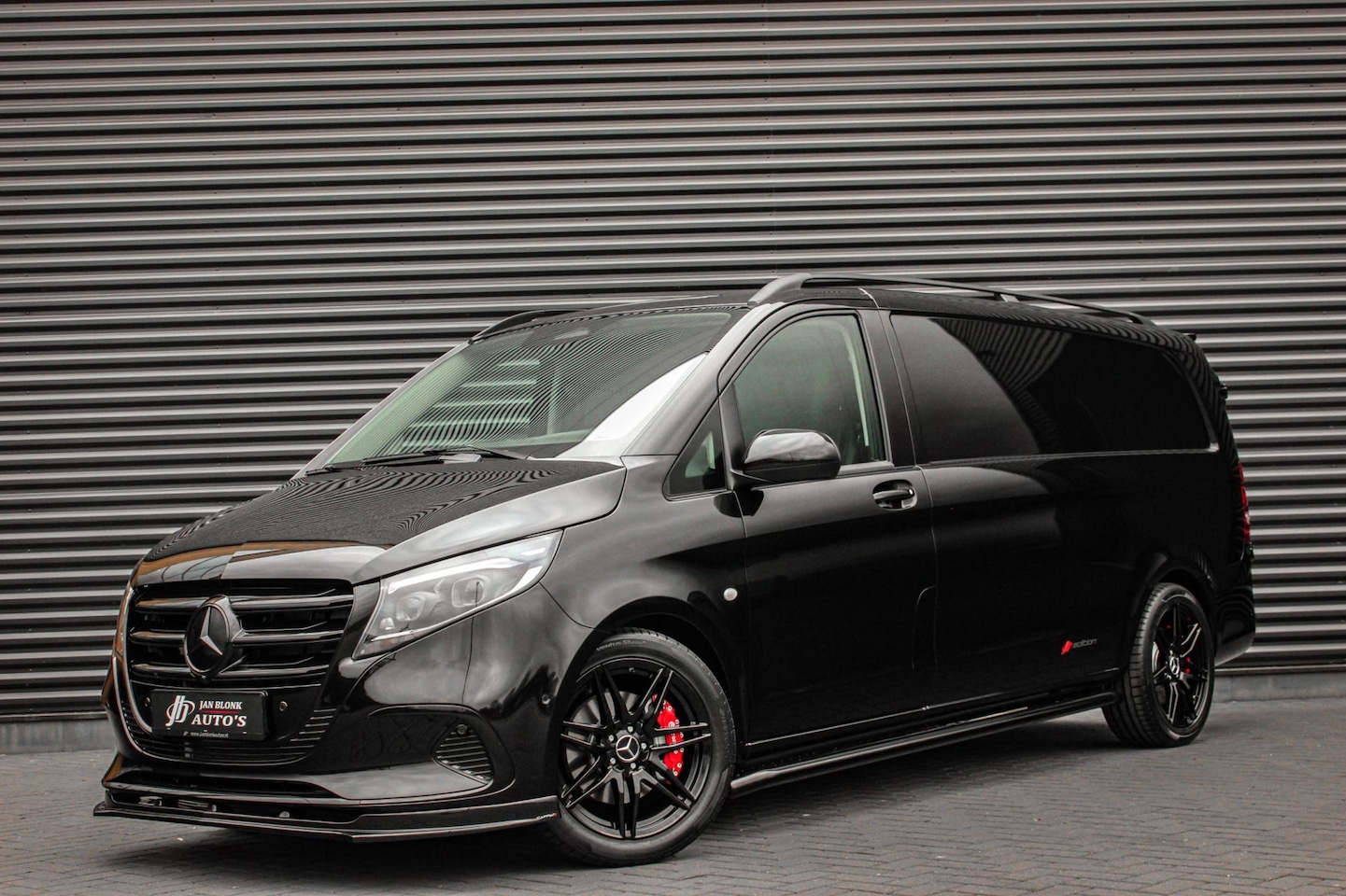 Mercedes-Benz Vito - 119 CDI L3 SELECT LANG LEDEREN BEKLEDING / BPM VRIJ / FULL BLACK / VERLAAGD / AMG / APPLE - AutoWereld.nl