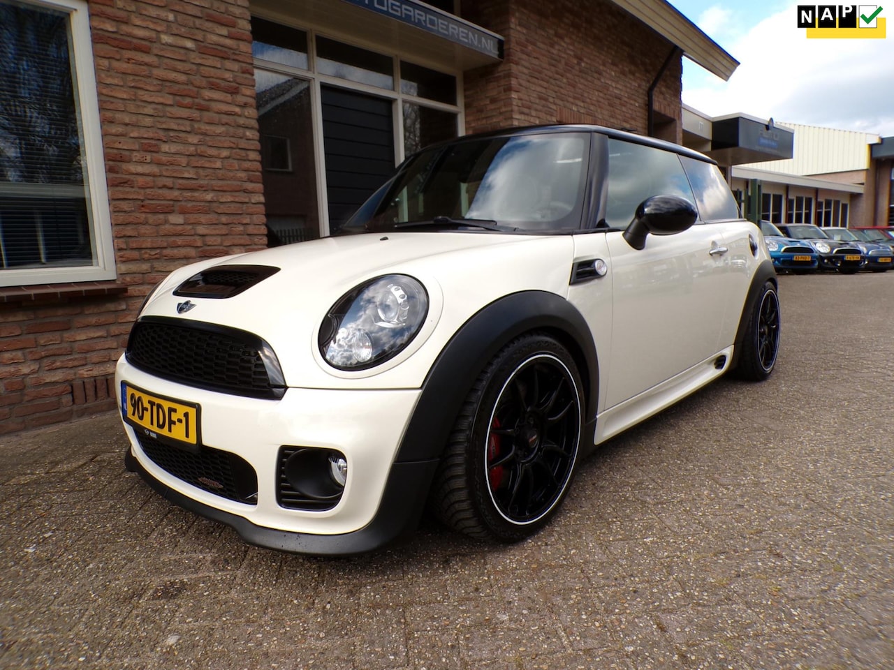 MINI Cooper S - Mini 1.6 John Cooper Works / Automaat / Leder / Panoramadak / Clima - AutoWereld.nl