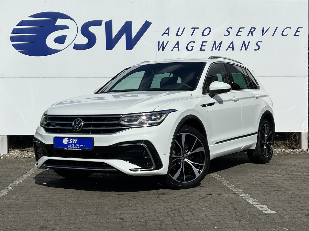 Volkswagen Tiguan - 1.5 TSI R-Line Bns | 20 inch | Navi | Adaptive LED | Camera | ACC - AutoWereld.nl