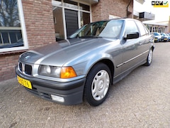 BMW 3-serie - 318i Executive