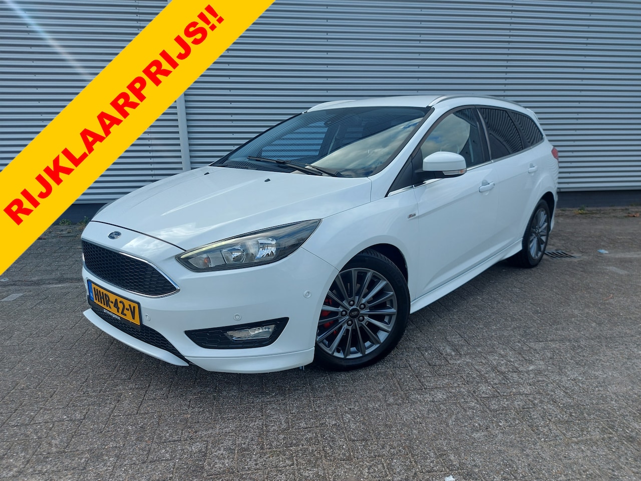 Ford Focus Wagon - 1.0 ST-Line 1.0 ST-Line, airco,cruise,navigatie,stoel/stuurverwarming,parkeersensoren,trekhaak, - AutoWereld.nl