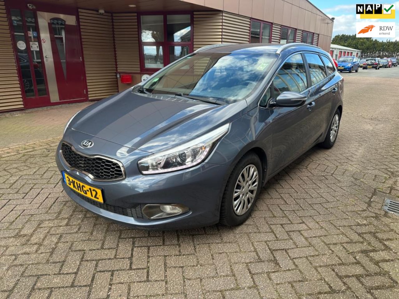 Kia Cee'd Sportswagon - 1.6 GDI Plus Pack NAVI CAMERE PDC CC - AutoWereld.nl