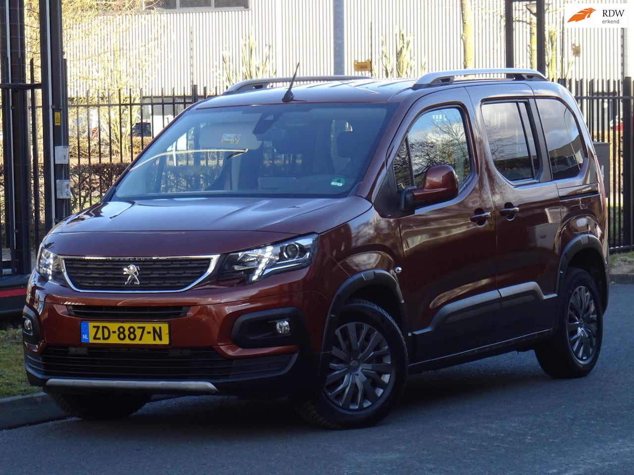 Peugeot Rifter - 1.2 Puretech GT-Line NAVI/CAMERA/PDC/LED/APK - AutoWereld.nl