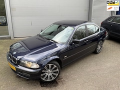 BMW 3-serie - 325i Executive / AUTOMAAT / NAP / RIJDT SCHAKELT GOED