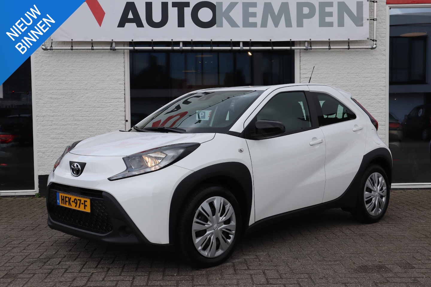 Toyota Aygo X - 1.0 VVT-i MT Business ADAPTIVE CRUISE|STOELVERWARMING|APPLE CARPLAY - AutoWereld.nl